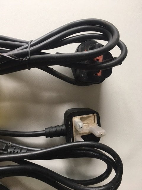 3 Engelse (UK) stekkers met voedingskabel, Doe-het-zelf en Verbouw, Elektra en Kabels, Ophalen of Verzenden, Nieuw, Kabel of Snoer