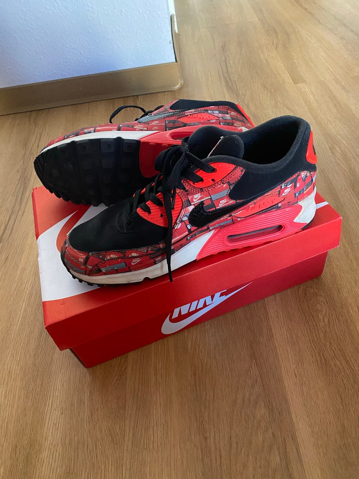 Nike Air Max 90 Premium SE 'Red Box' Sneakers, Ophalen of Verzenden, Zo goed als nieuw, Rood, Sneakers of Gympen