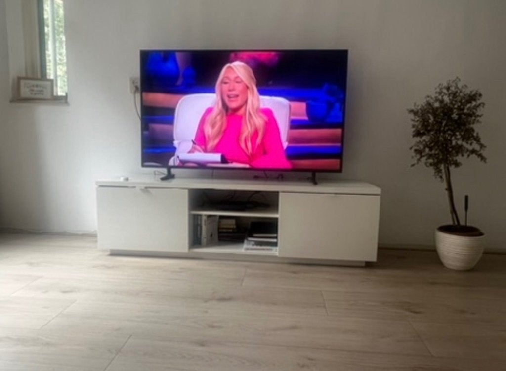 IKEA BYAS TV MEUBEL, Ophalen, 150 tot 200 cm, Zo goed als nieuw, Minder dan 100 cm