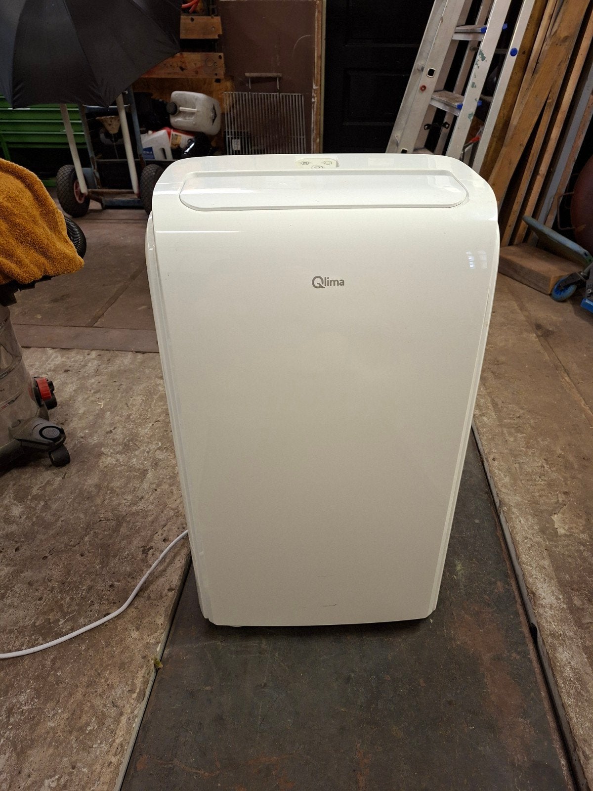 Mobiele airco Qlima P528 - Koelt, maar verdamper bevriest, Ophalen, Minder dan 60 m³, 3 snelheden of meer, Afstandsbediening