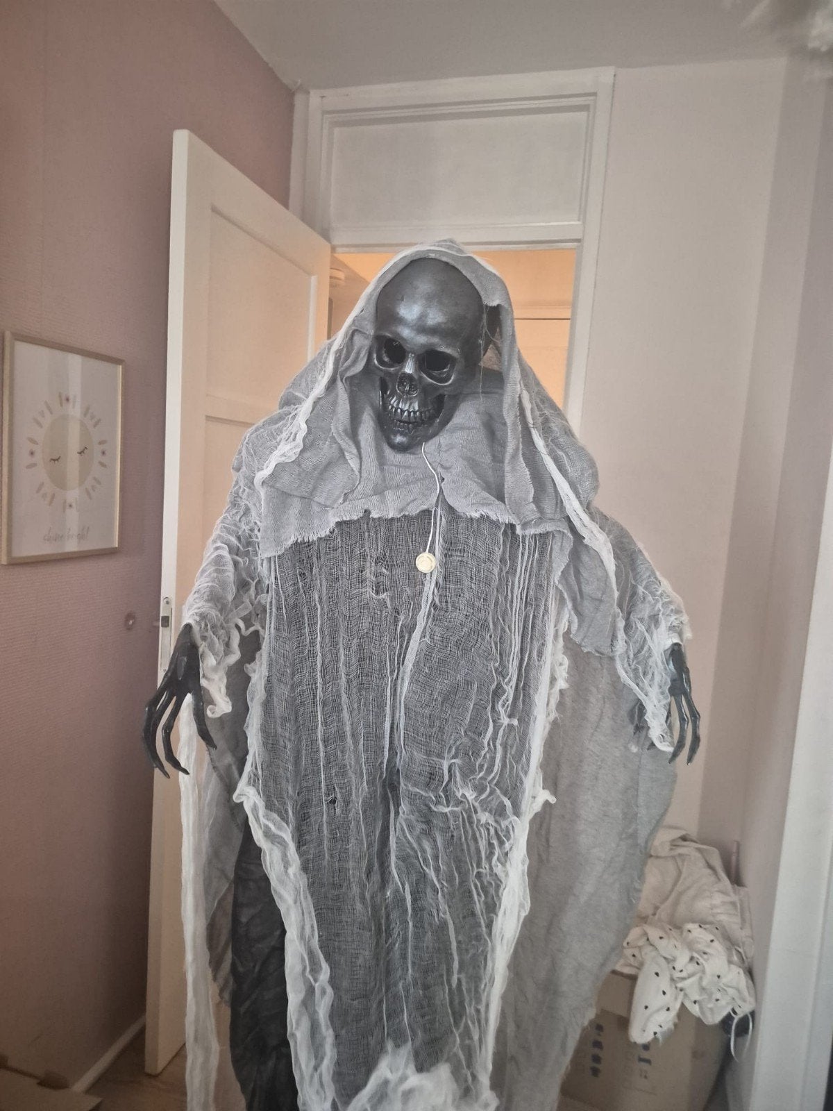 staande reaper/spook animatronic, Hobby en Vrije tijd, Feestartikelen, Ophalen of Verzenden, Nieuw, Versiering, Halloween of Griezel