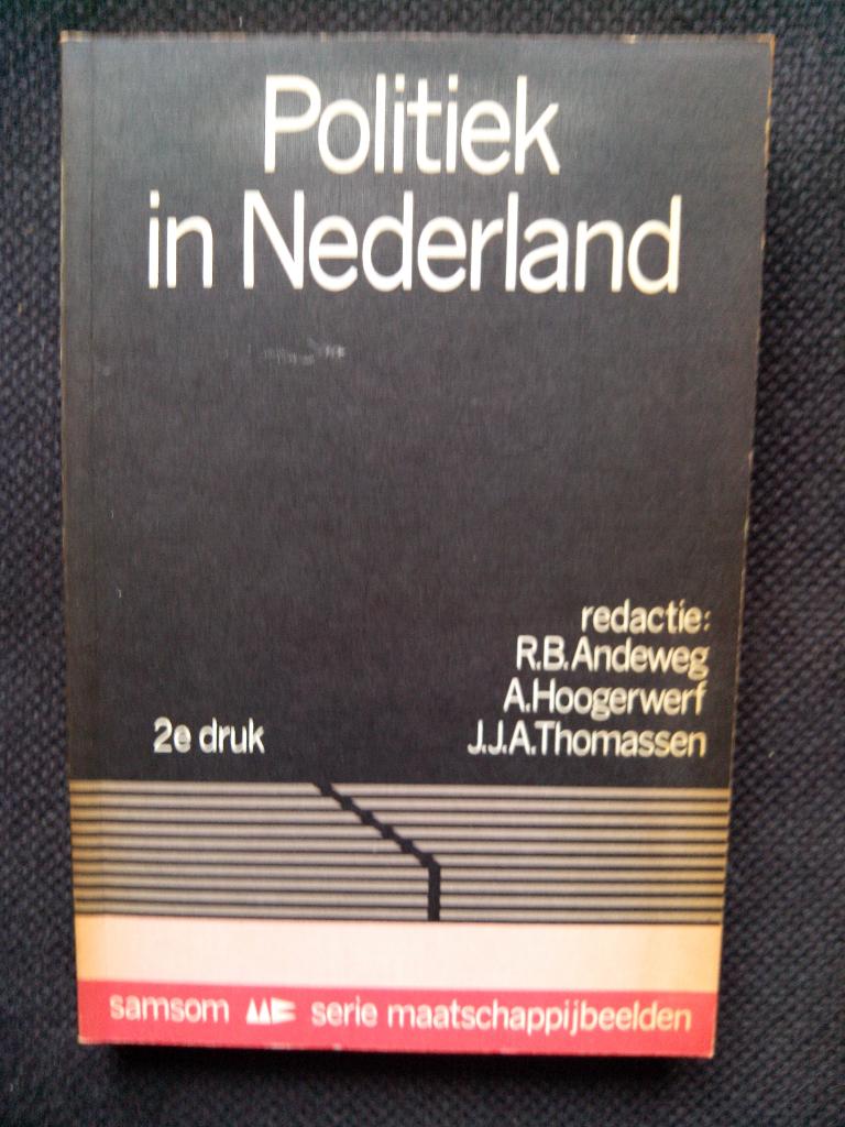 Andeweg,  Hoogerwerf,  Thomassen - Politiek in Nederland, Gelezen, Ophalen of Verzenden, Nederland, R.B. Andeweg, A. Hoogerwerf, J.J.A. Thomassen