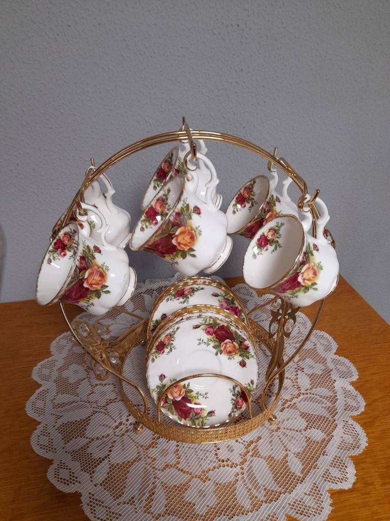 Royal albert old country rose kopjes met kommen rek, Antiek en Kunst, Antiek | Servies compleet, Ophalen of Verzenden