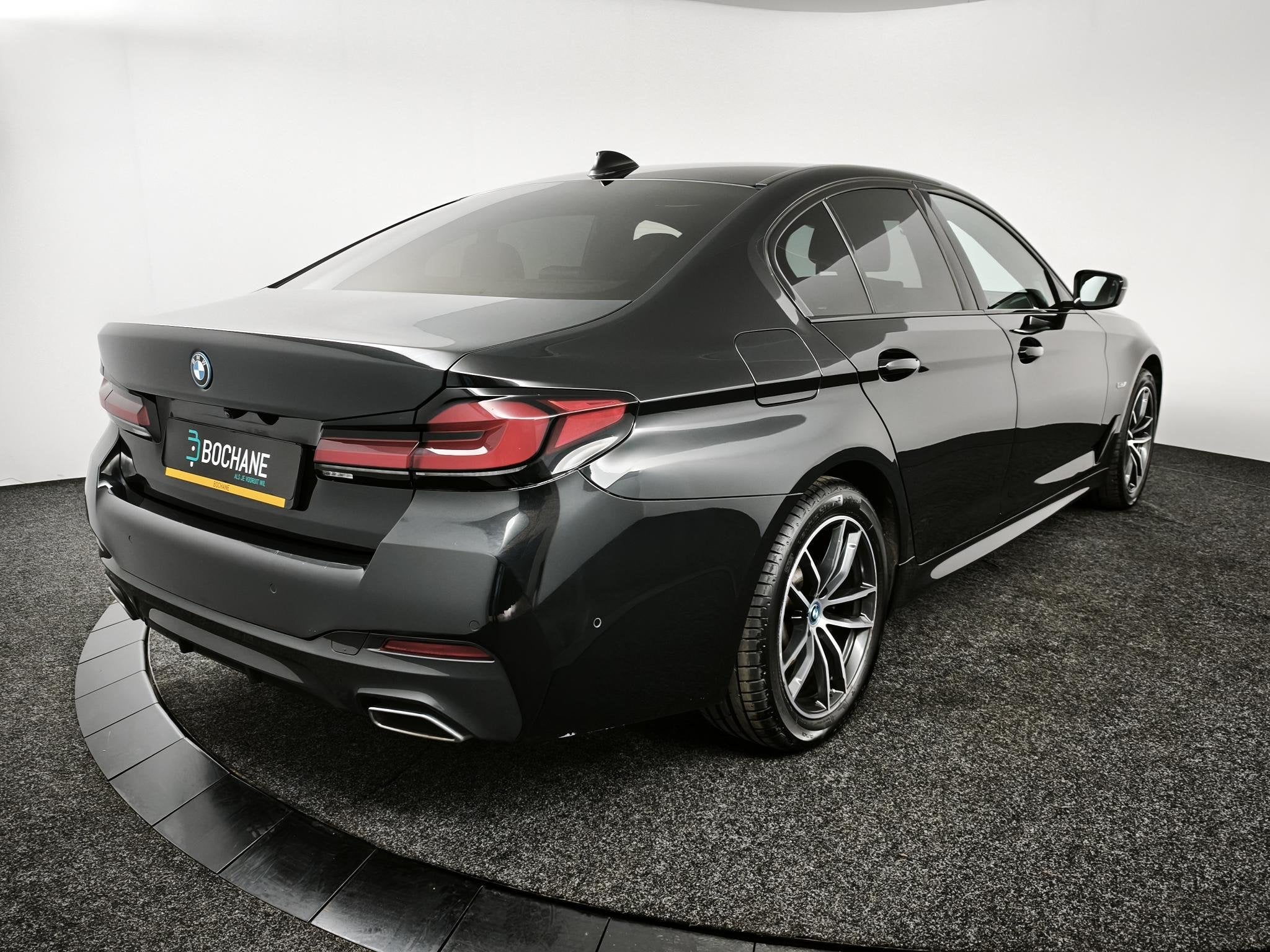 BMW 5-serie 530e xDrive High Executive | M-Sport | Schuif-/k, 1998 cc, Gebruikt, 4 cilinders, 2000 kg