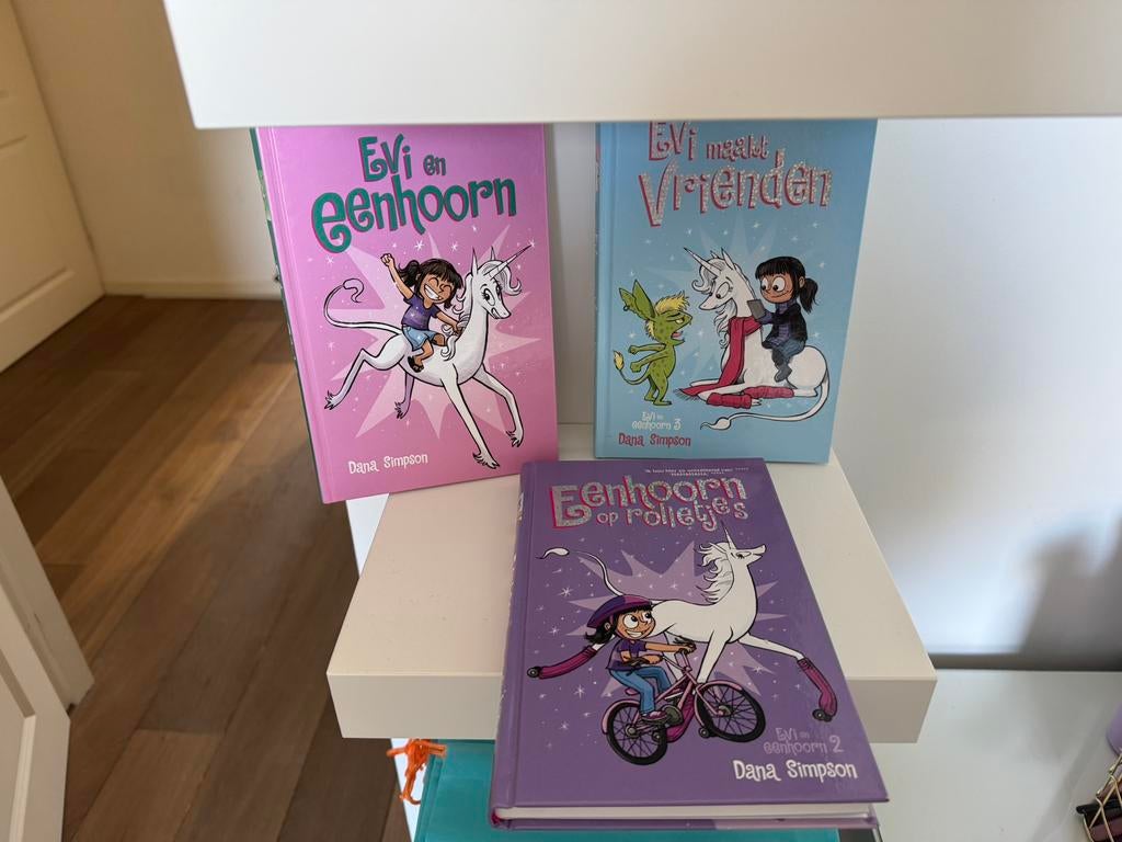 Evi en de eenhoorn deel 1, 2 en 3, Boeken, Ophalen of Verzenden, Zo goed als nieuw, Fictie algemeen