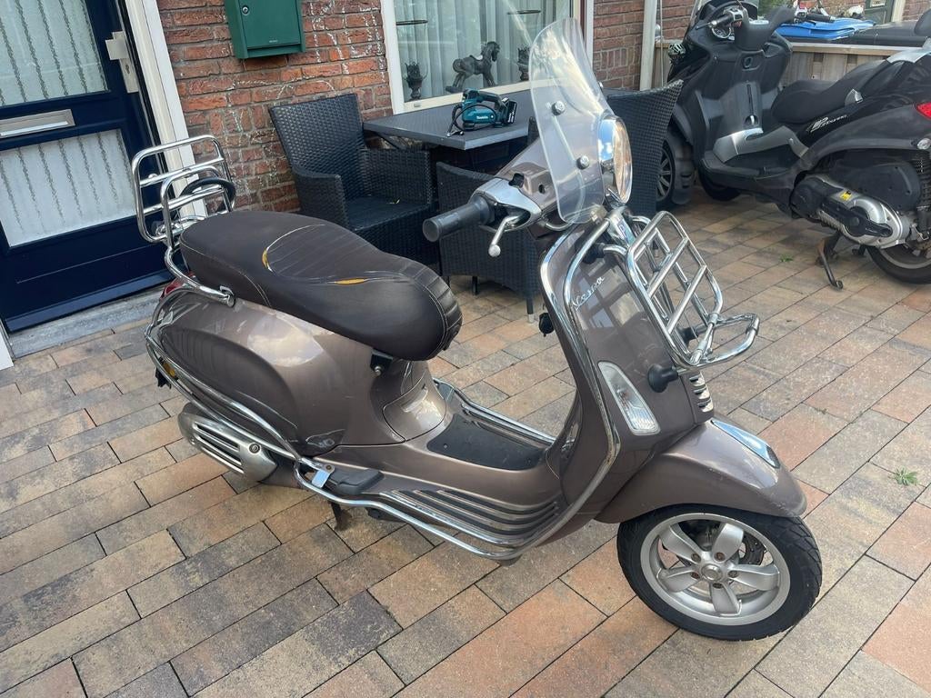 Vespa, Fietsen en Brommers, Scooters | Vespa, Ophalen of Verzenden, Zo goed als nieuw, Benzine