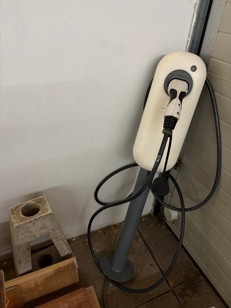 Newmotion laadpaal - 3.7kw tot 22KW, Ophalen, Gebruikt, Laadpaal en Laadkabel