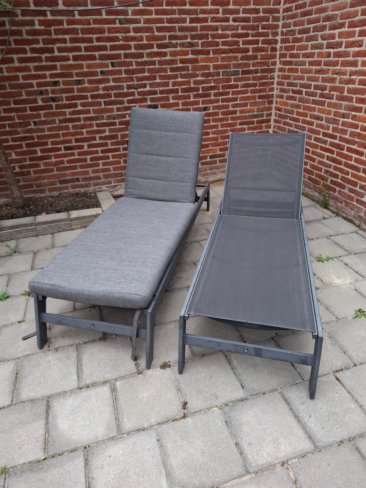 Twee comfortabele ligbedden voor buiten van intratuin, Ophalen, Gebruikt, Metaal, Verstelbaar