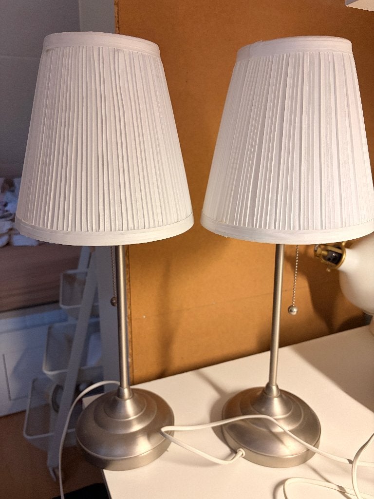 Set van 2 moderne tafellampen met witte kap, Huis en Inrichting, Ophalen, Met schakelaar, E27 (groot), IKEA