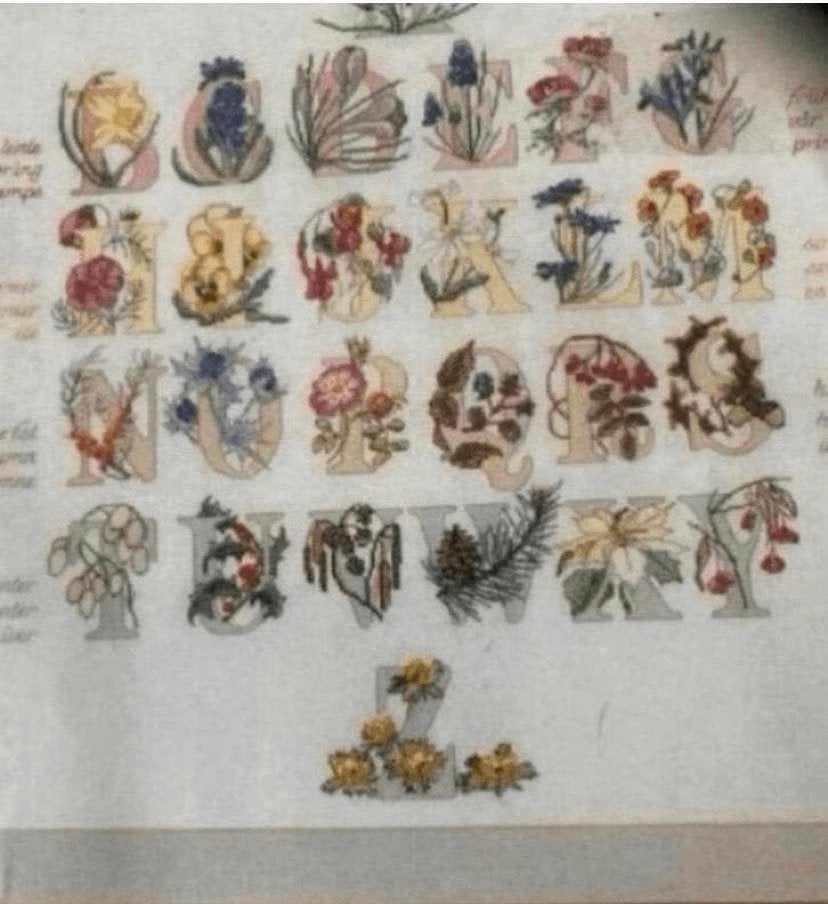BORDUURPAKKET THEA GOUVERNEUR BLOEMEN ALFABET LETTERLAP, Verzenden, Nieuw, Handborduren, Borduurpakket