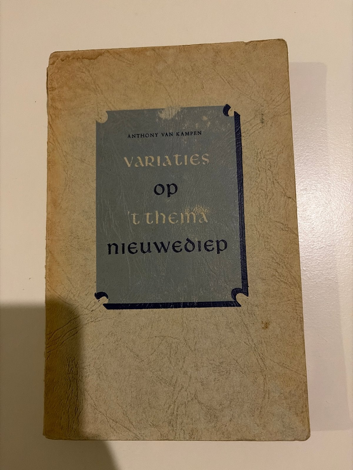 Variaties op 't thema Nieuwediep - Anthony van Kampen, Ophalen of Verzenden, Gelezen, Nederland