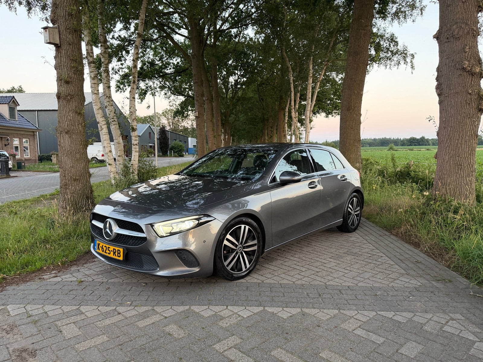 Mercedes-Benz A-Klasse A 160 109pk 2021 Grijs Sfeerverlicht, Auto's, Mercedes-Benz, Voorwielaandrijving, Zwart, 4 cilinders, Bluetooth