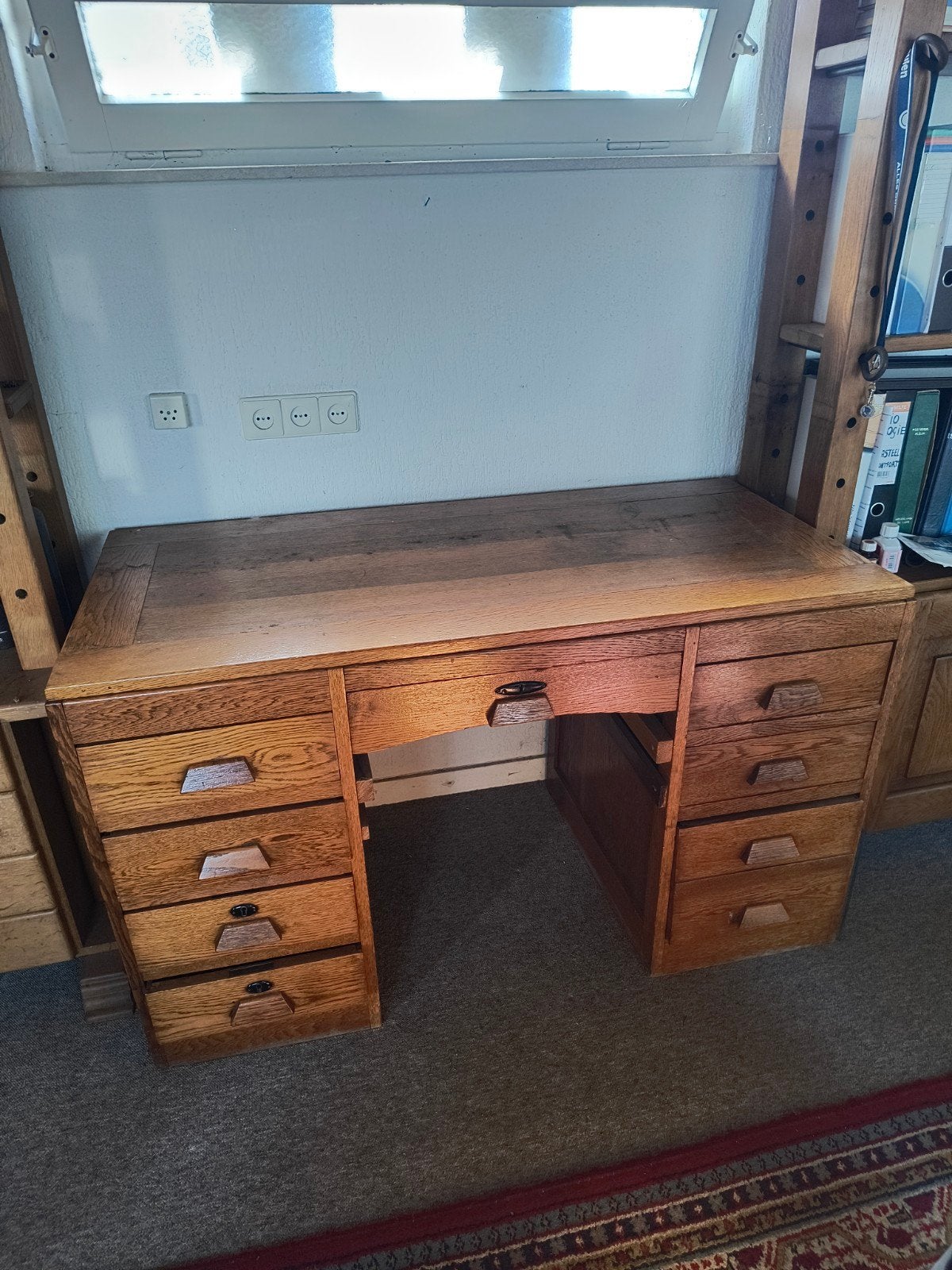 Antiek bureau, Ophalen