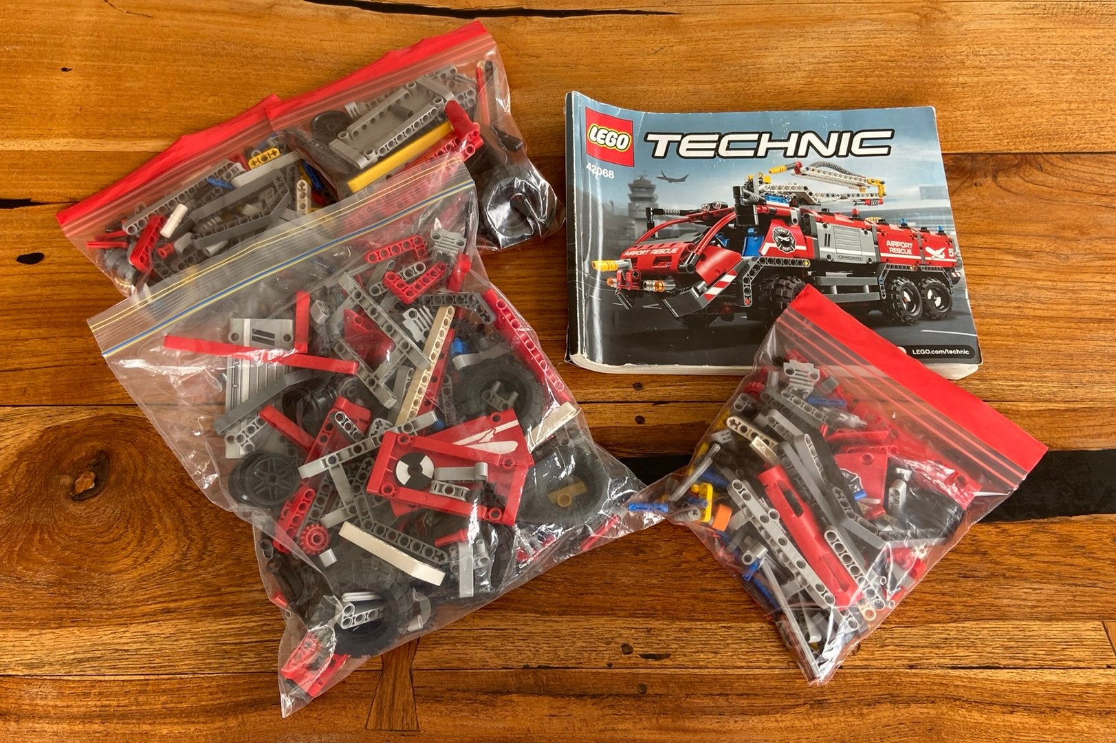 Lego technic airport rescue vehicle 42068, Kinderen en Baby's, Speelgoed | Duplo en Lego, Compleet, Lego, Ophalen of Verzenden