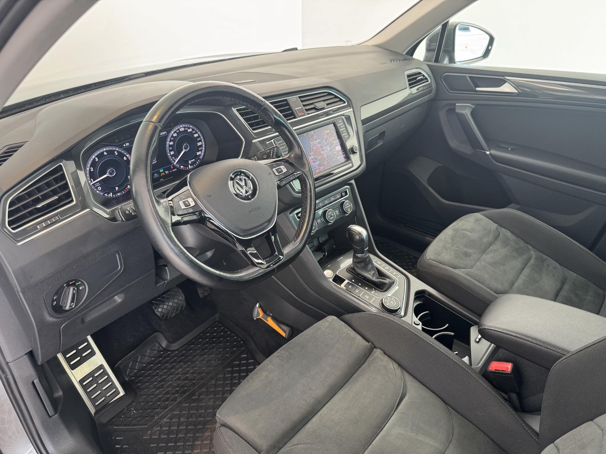 Volkswagen Tiguan 2.0 TSI 4Motion Highline, Auto's, Automaat, Stof, Gebruikt, 4 cilinders