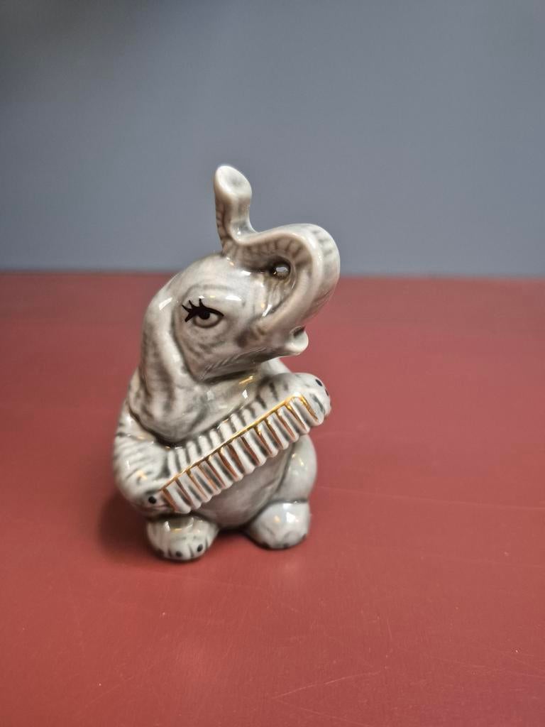 Olifant met accordeon, Verzamelen, Beelden en Beeldjes, Ophalen of Verzenden, Zo goed als nieuw, Dier