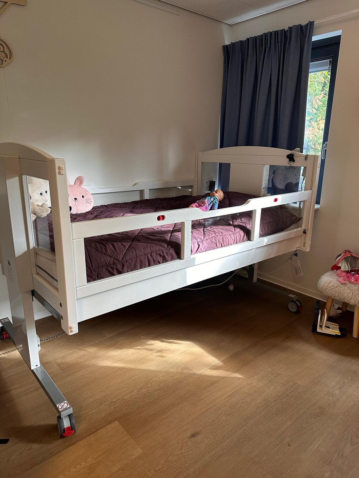 Elektrisch hoog-laag bed met nieuw matras 1.37 x 2.00m, Ophalen, Gebruikt