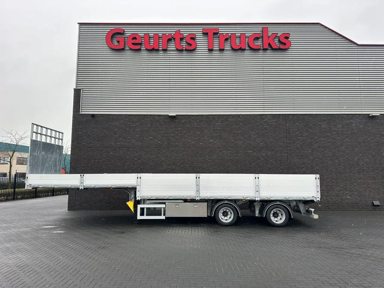 A&D BELGIE 2 ASSER SEMIE HYDRAULISCH GESTUURD (bj 2023), Auto's, Overige brandstoffen, Wit, Bedrijf, Aanhangers en Opleggers