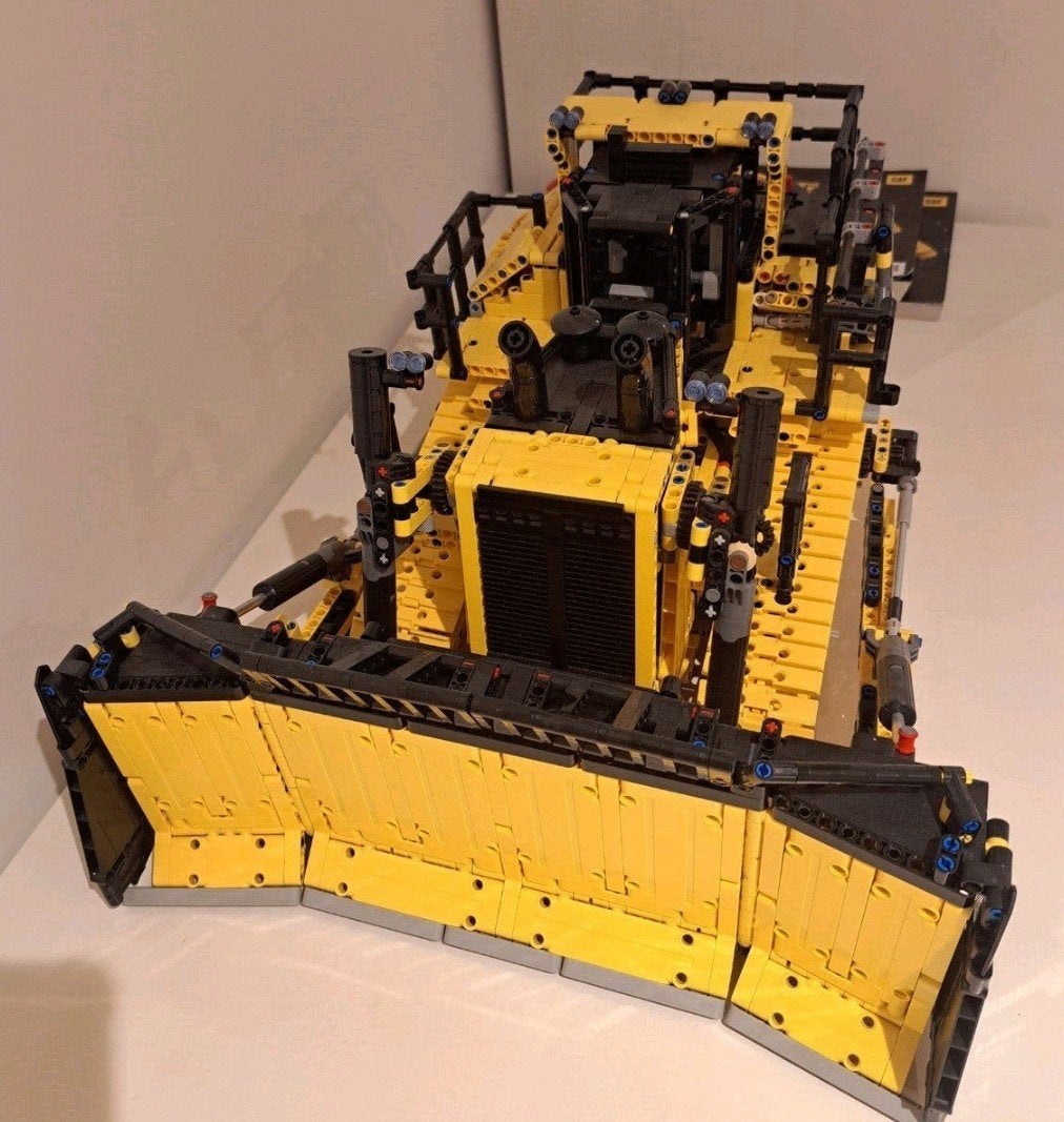 LEGO Technic CAT D11 Bulldozer (42131), Ophalen of Verzenden, Zo goed als nieuw