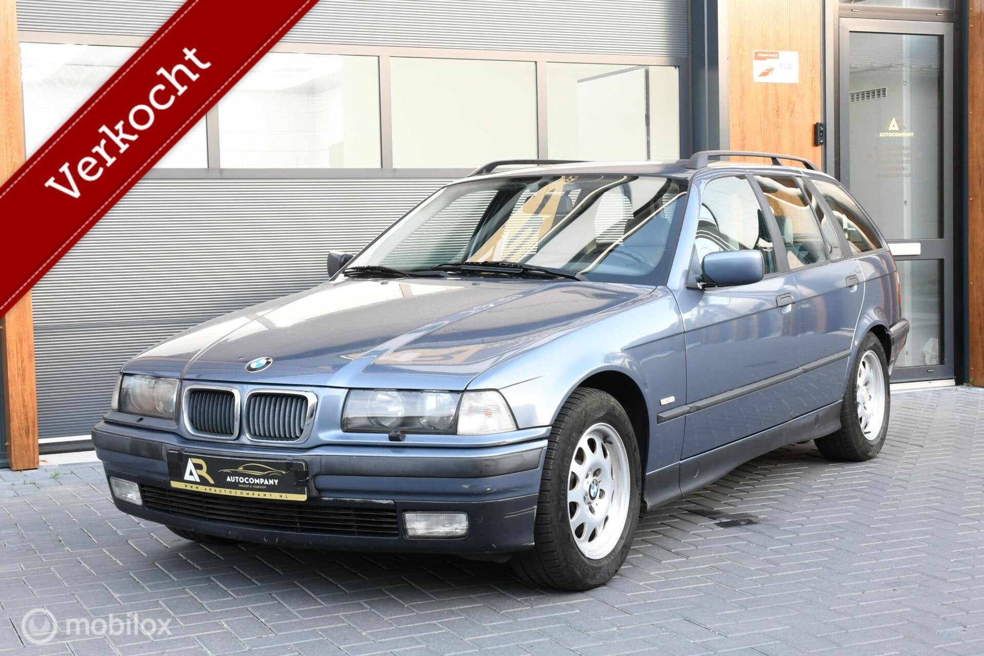 BMW 320i Touring Automaat | 6-in-lijn | Leder | Schuifdak, Achterwielaandrijving, Gebruikt, 150 pk, Blauw