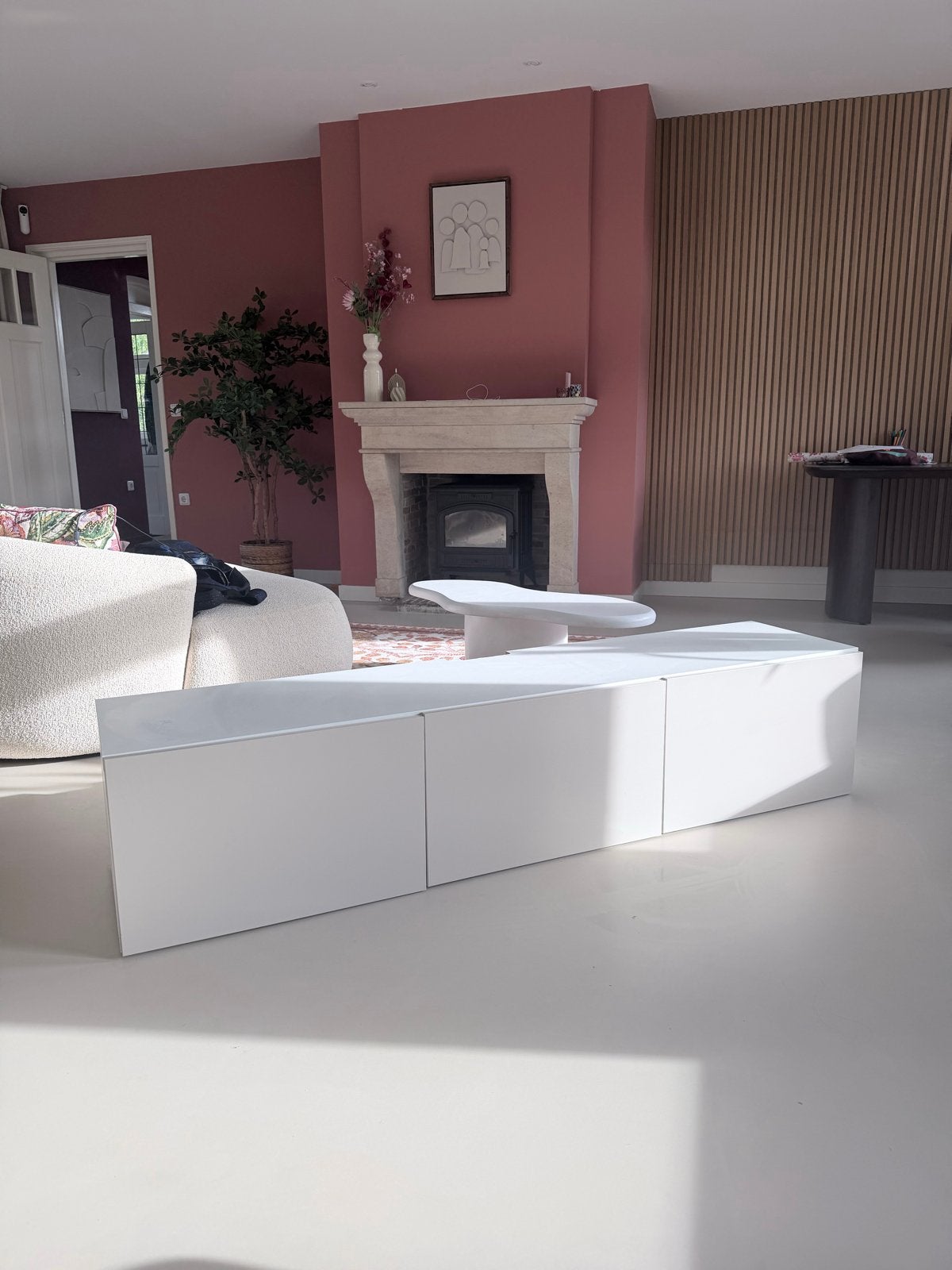Strak wit tv-meubel met opbergruimte - BESTA Ikea, Huis en Inrichting, Kasten | Televisiemeubels, Ophalen, 150 tot 200 cm, Zo goed als nieuw