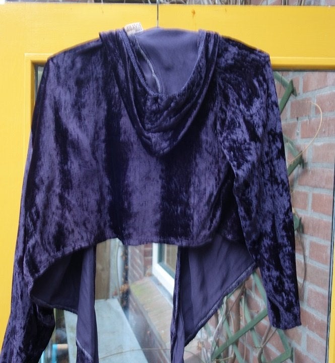 The Naturals, Kort overslag vestje met capuchon - maat S/M, Kleding | Dames, Maat 38/40 (M), Paars, Ophalen of Verzenden, Gedragen