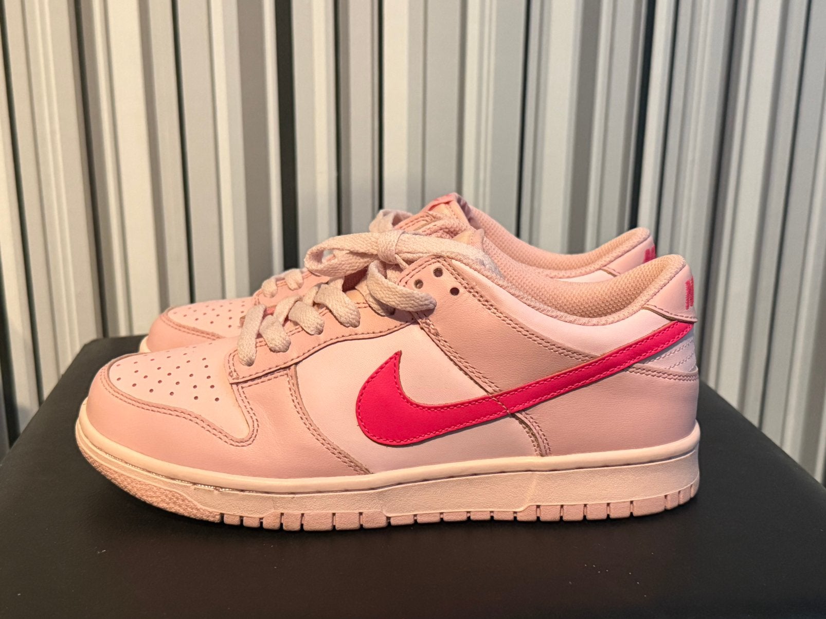 Nike Dunk Low Triple Pink - Maat 38,5, Kleding | Dames, Schoenen, Ophalen of Verzenden, Zo goed als nieuw, Roze, Sneakers of Gympen