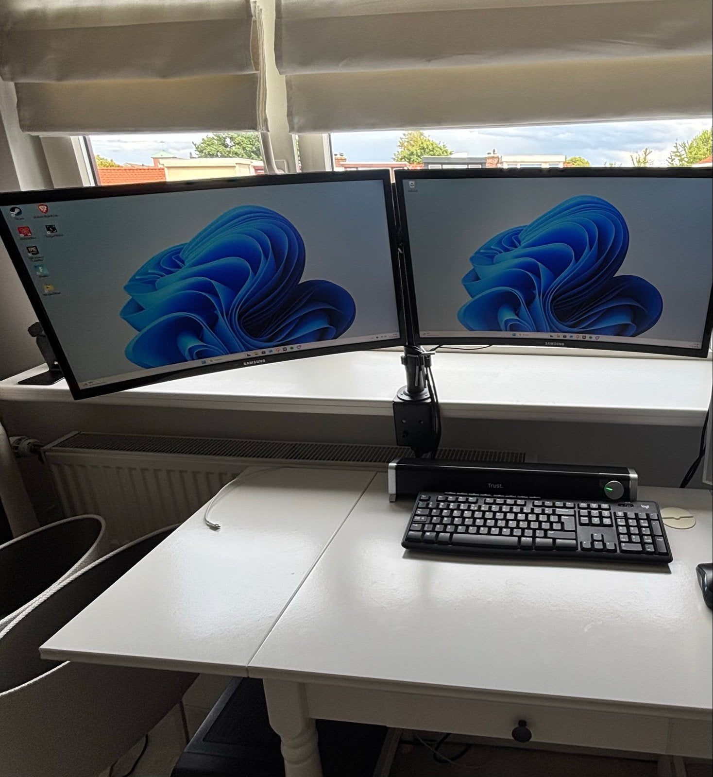 2x Samsung C24F390FHU Curved Monitor inclusief arm, Computers en Software, Monitoren, 3 tot 5 ms, Curved, VA, Full HD