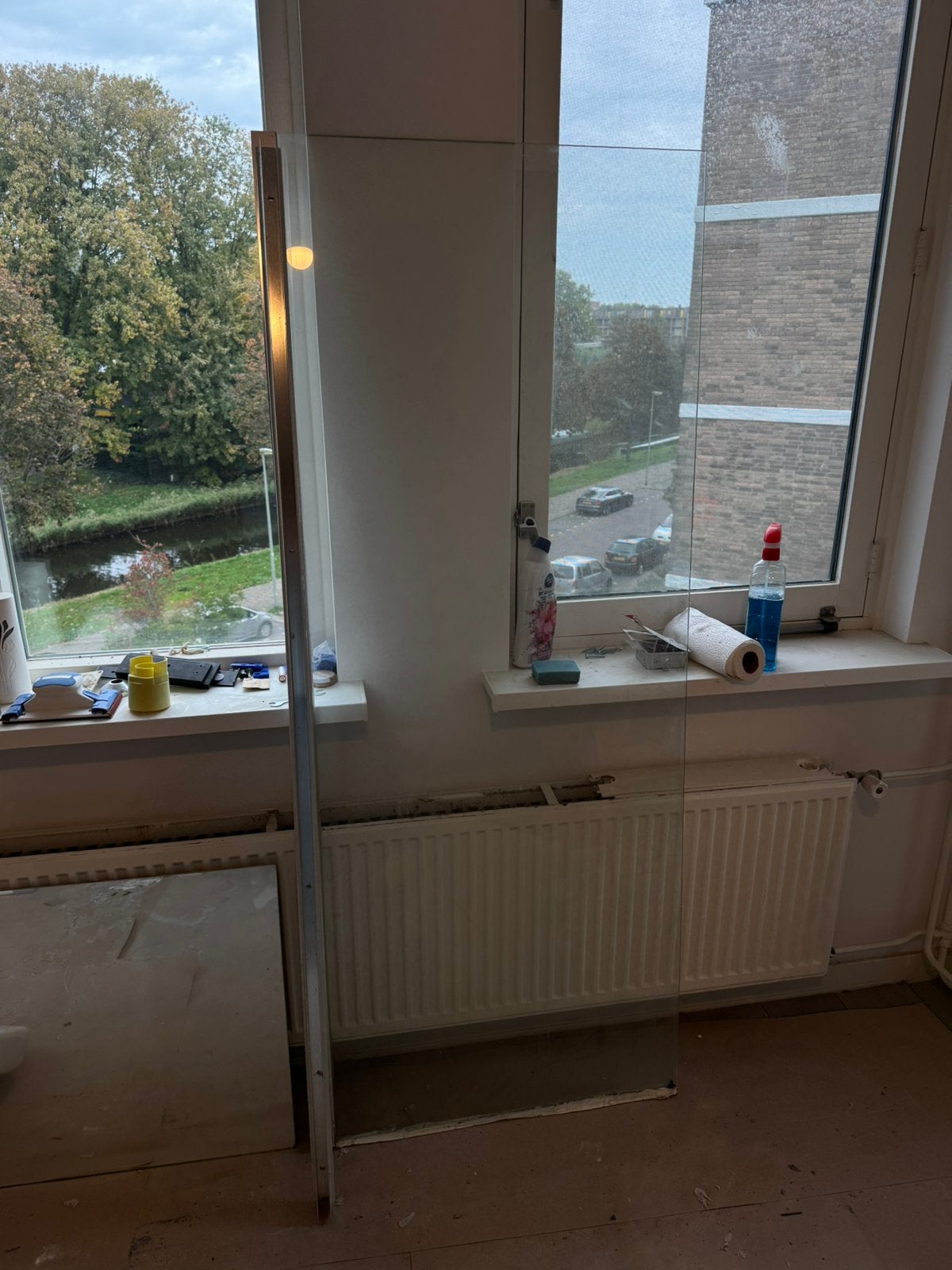 Gratis douche wand, Ophalen, Zo goed als nieuw