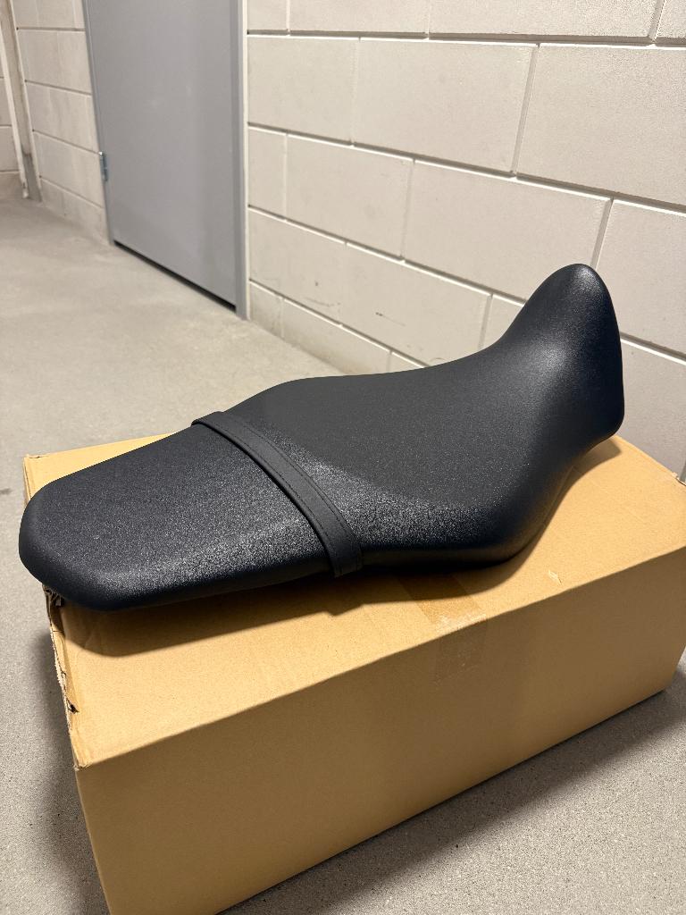 Origineel zadel voor Yamaha MT-09 (bouwjaar 2023), Motoren, Onderdelen | Yamaha, Ophalen, Gebruikt