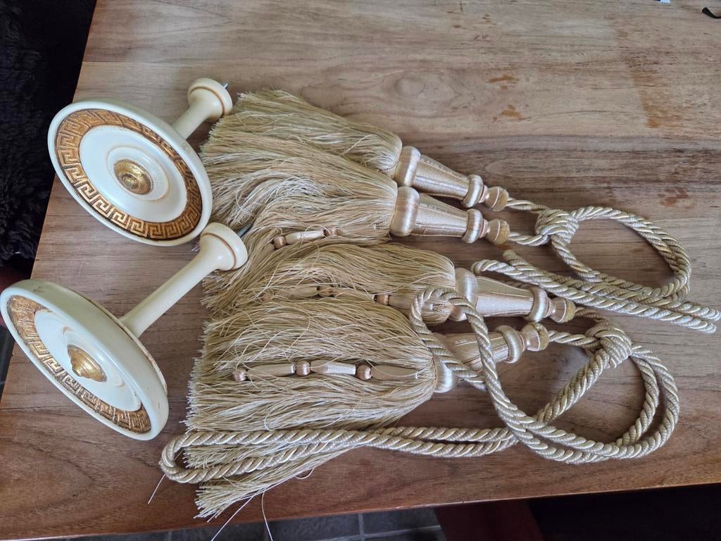 2 gordijntouwen met gordijn/embrassehaken, Ophalen