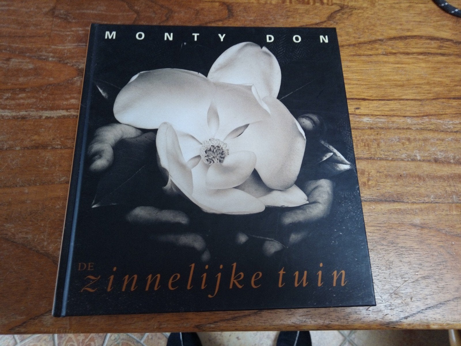 Monty Don - De Zinnelijke Tuin, Boeken, Ophalen of Verzenden, Zo goed als nieuw, Monty Don, Tuinieren en Tuinplanten