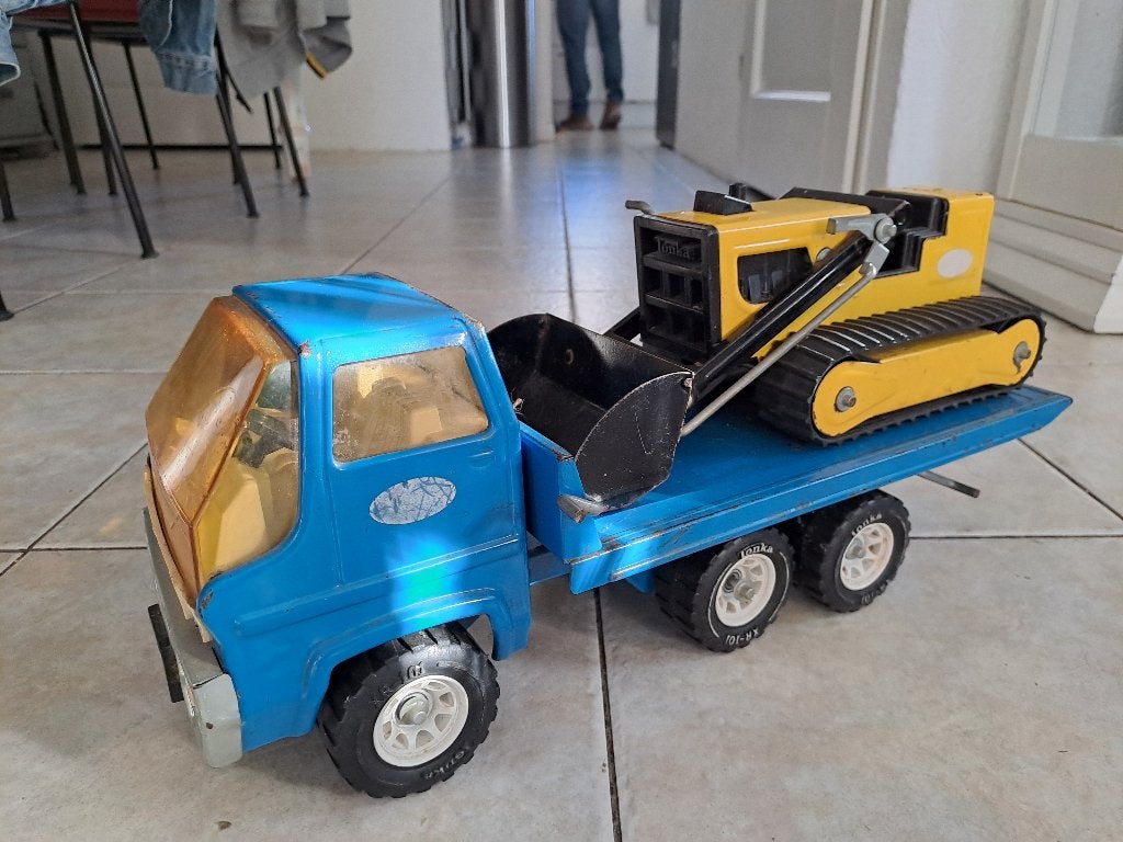 Tonka Flat Bed Truck met Bull Dozer, izgst!! vintage classic, Ophalen