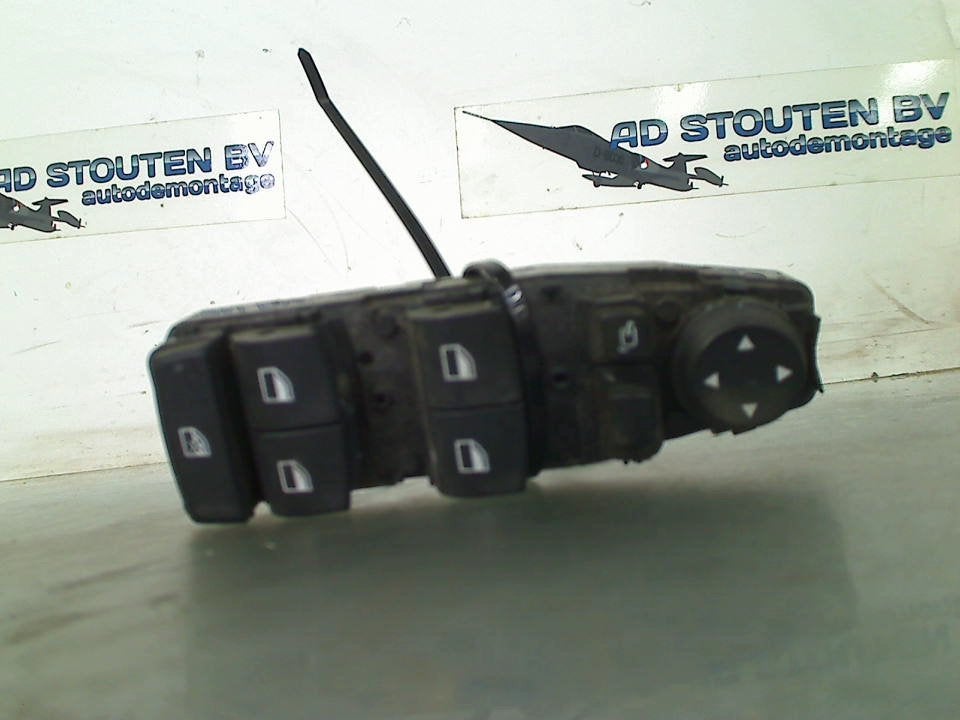 Raamschakelaar Links Voor BMW X5 (F15) 2015 936211601, Gebruikt, Petuelring 130, München 80809, , Duitsland, BMW, Bayerische Motoren Werke AG