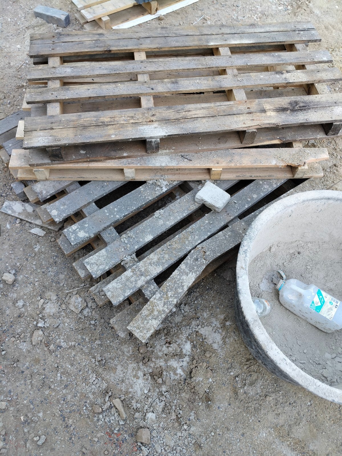 Gratis af te halen: Diverse gebruikte pallets, Ophalen