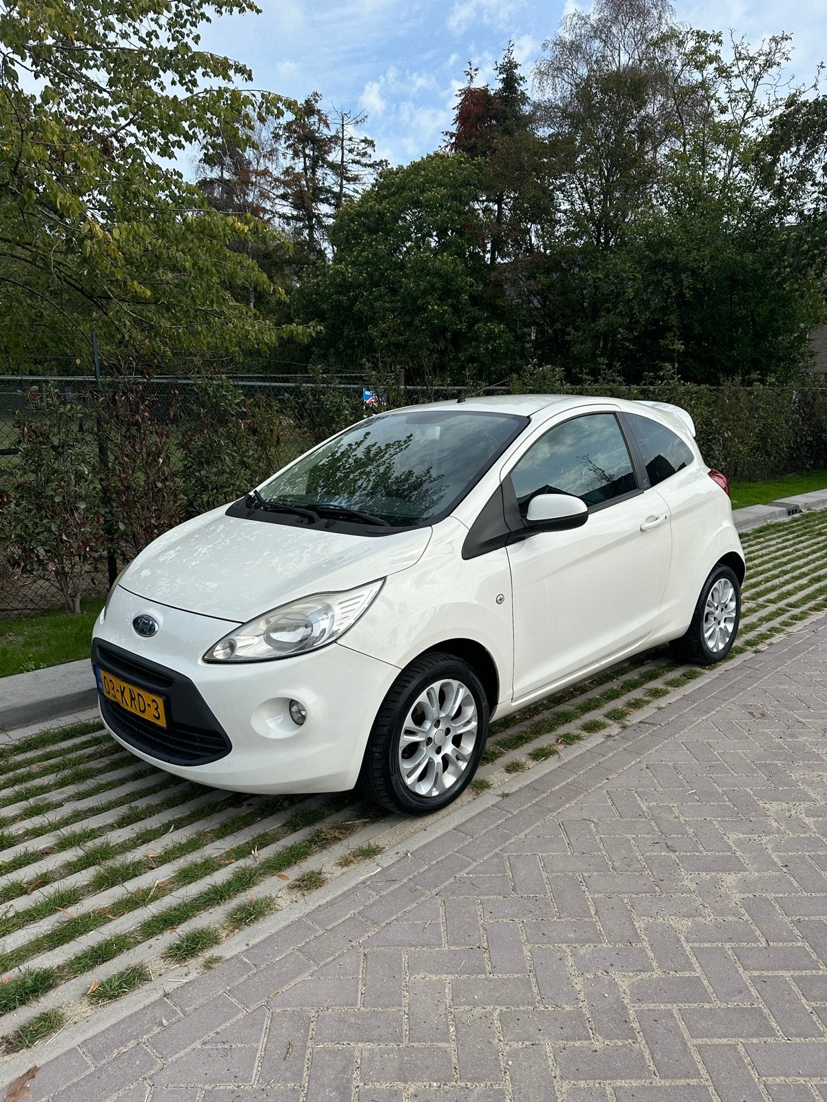 Ford Ka 1.2 51KW 2010 Wit, Voorwielaandrijving, 1242 cc, 4 cilinders, 4 stoelen