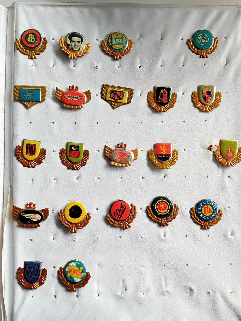 21 Vintage Speldjes voor de Verzamelaar - Diverse Merken, Verzamelen, Speldjes, Pins en Buttons, Ophalen of Verzenden