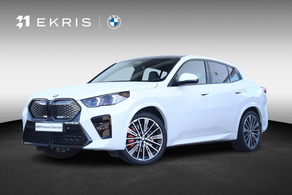 BMW iX2 eDrive20 67 kWh M Sport Edition M Sportpakket Pro /, Auto's, BMW, IX2, Met garantie (alle), Wit, Automatische klimaatregeling