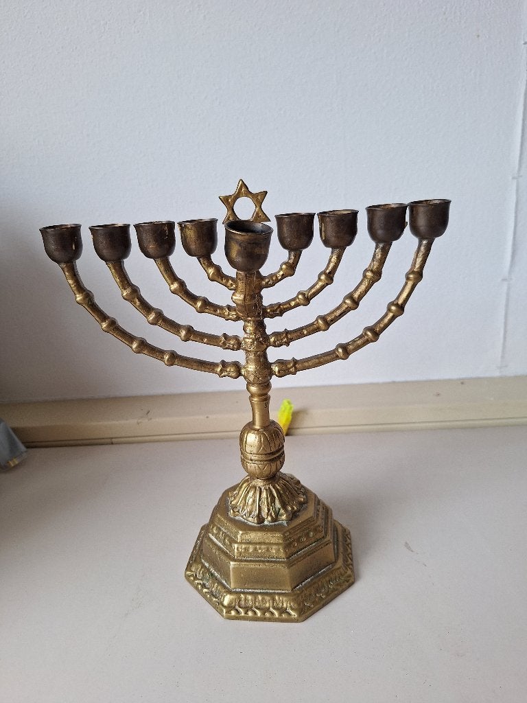 Joodse kandelaar, Ophalen, Koper of Brons