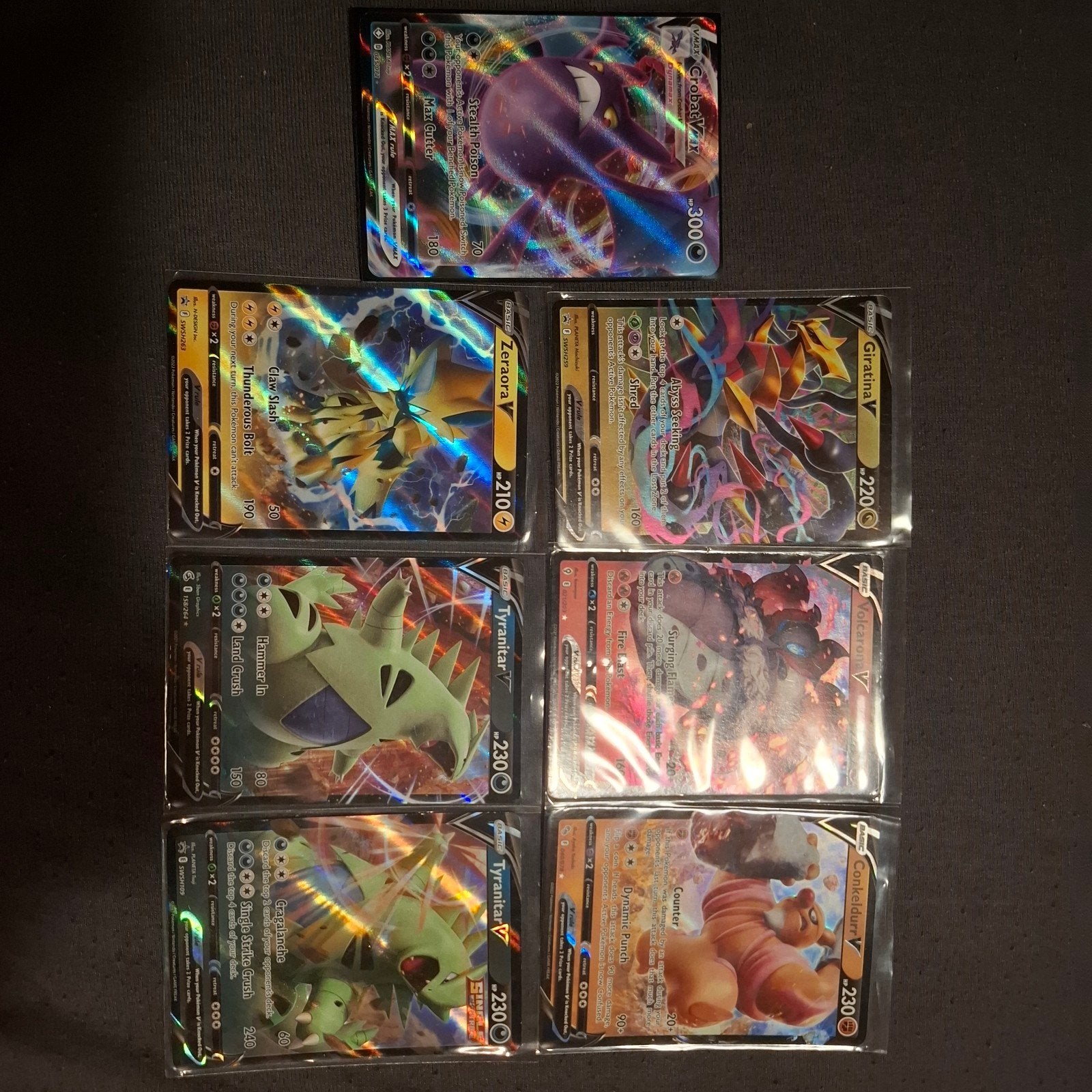 Pokemon kaarten V en VMAX - Giratina, Tyranitar, Zeraora, Ophalen of Verzenden, Zo goed als nieuw, Meerdere kaarten, Foil