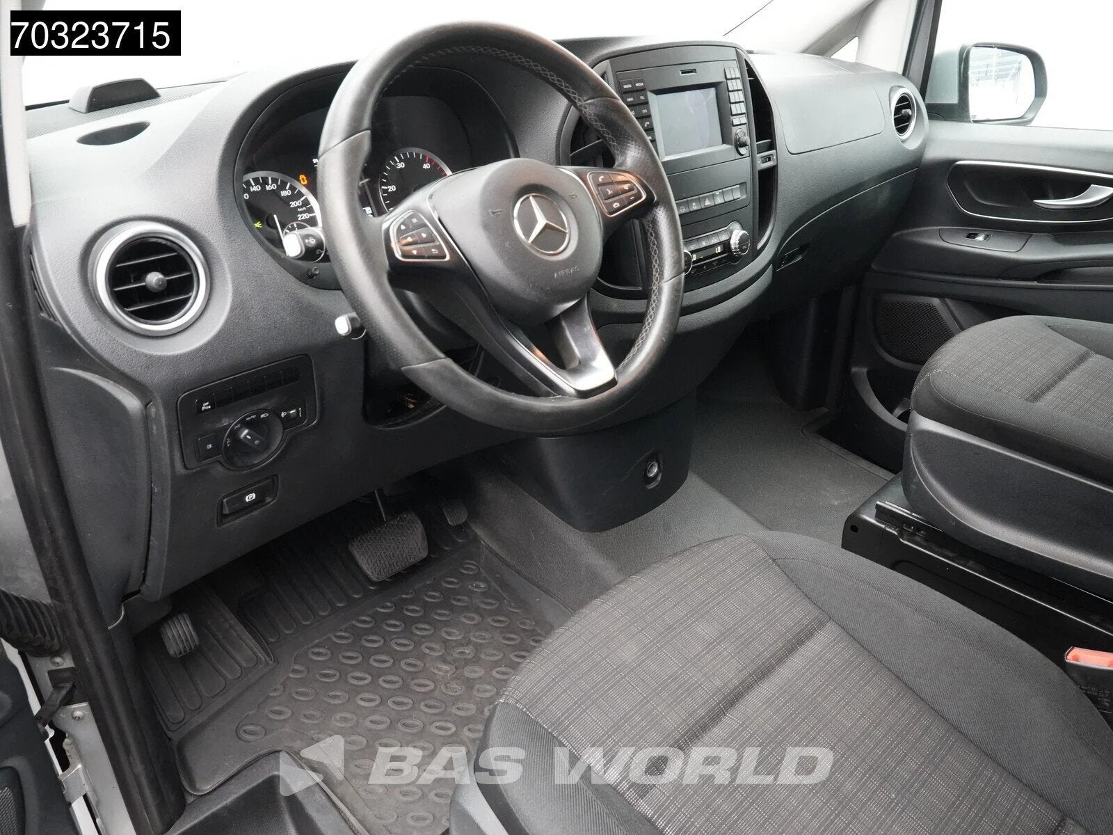 Mercedes Vito 114 Automaat Dubbel Cabine L2H1 Trekhaak Airco, Auto's, Automaat, Euro 5, Gebruikt, 4 cilinders