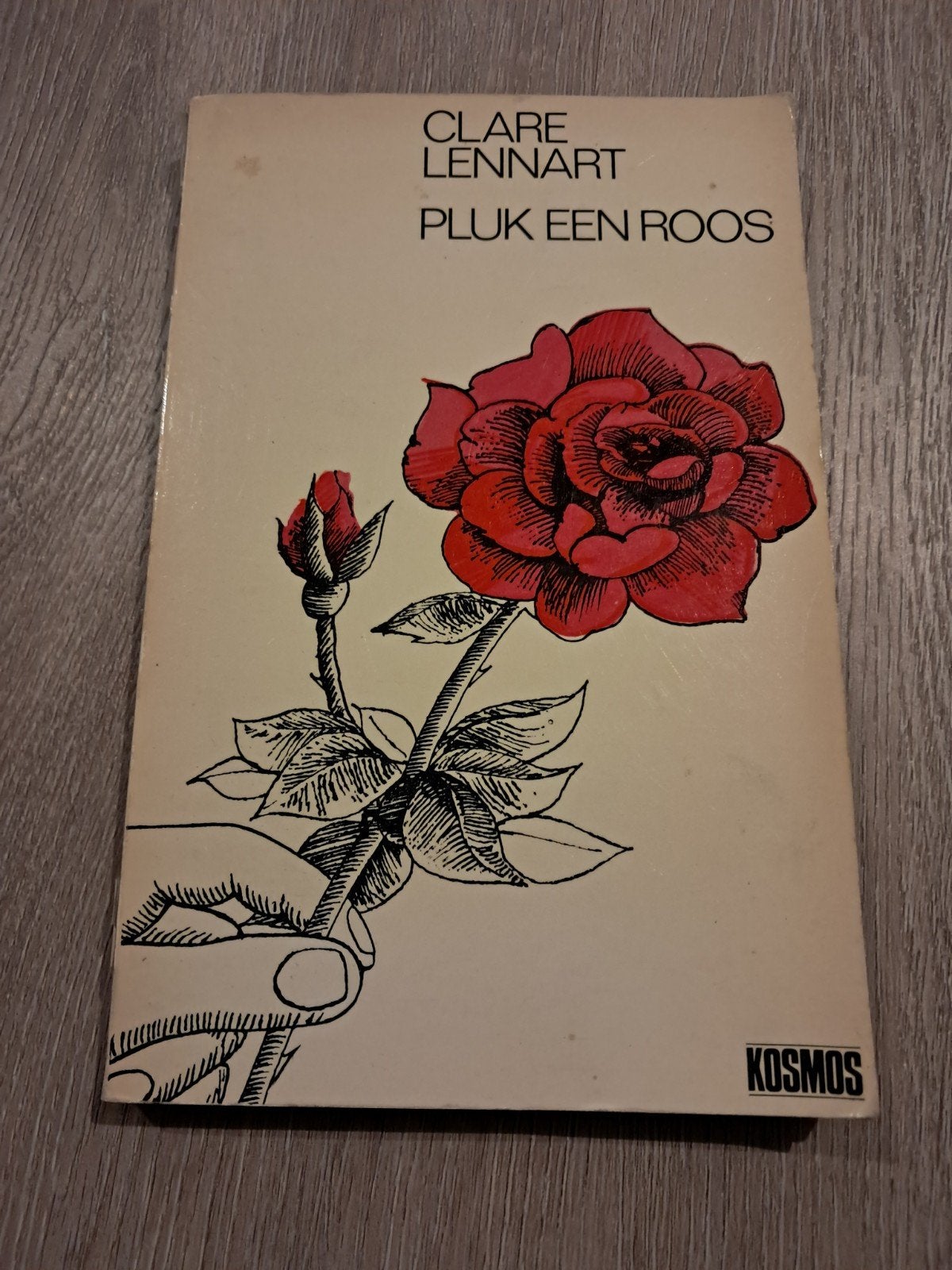 L: Pluk een Roos - Clare Lennart (Kosmos), Ophalen of Verzenden, Gelezen, Clare Lennart, Nederland