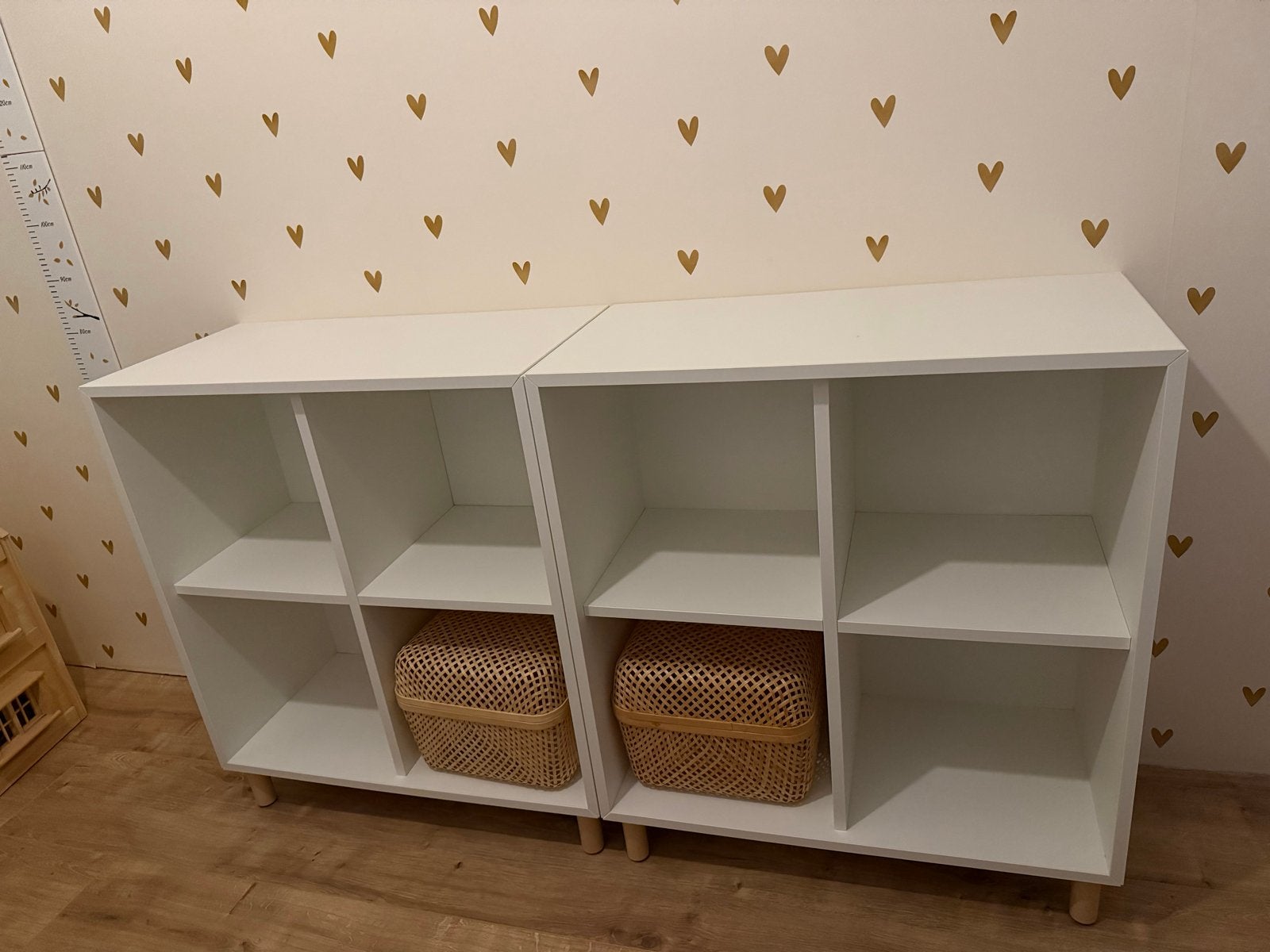 Set van 2 eket kasten met poten wn rieten manden, Ophalen, Zo goed als nieuw