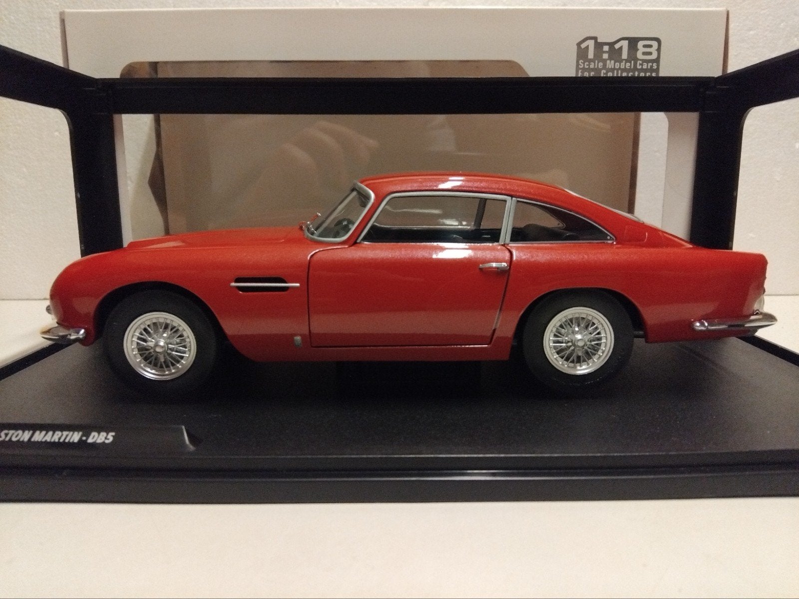 Aston Martin DB5 maroon red Solido 1:18 KRD, Ophalen of Verzenden, Zo goed als nieuw, Auto, Solido