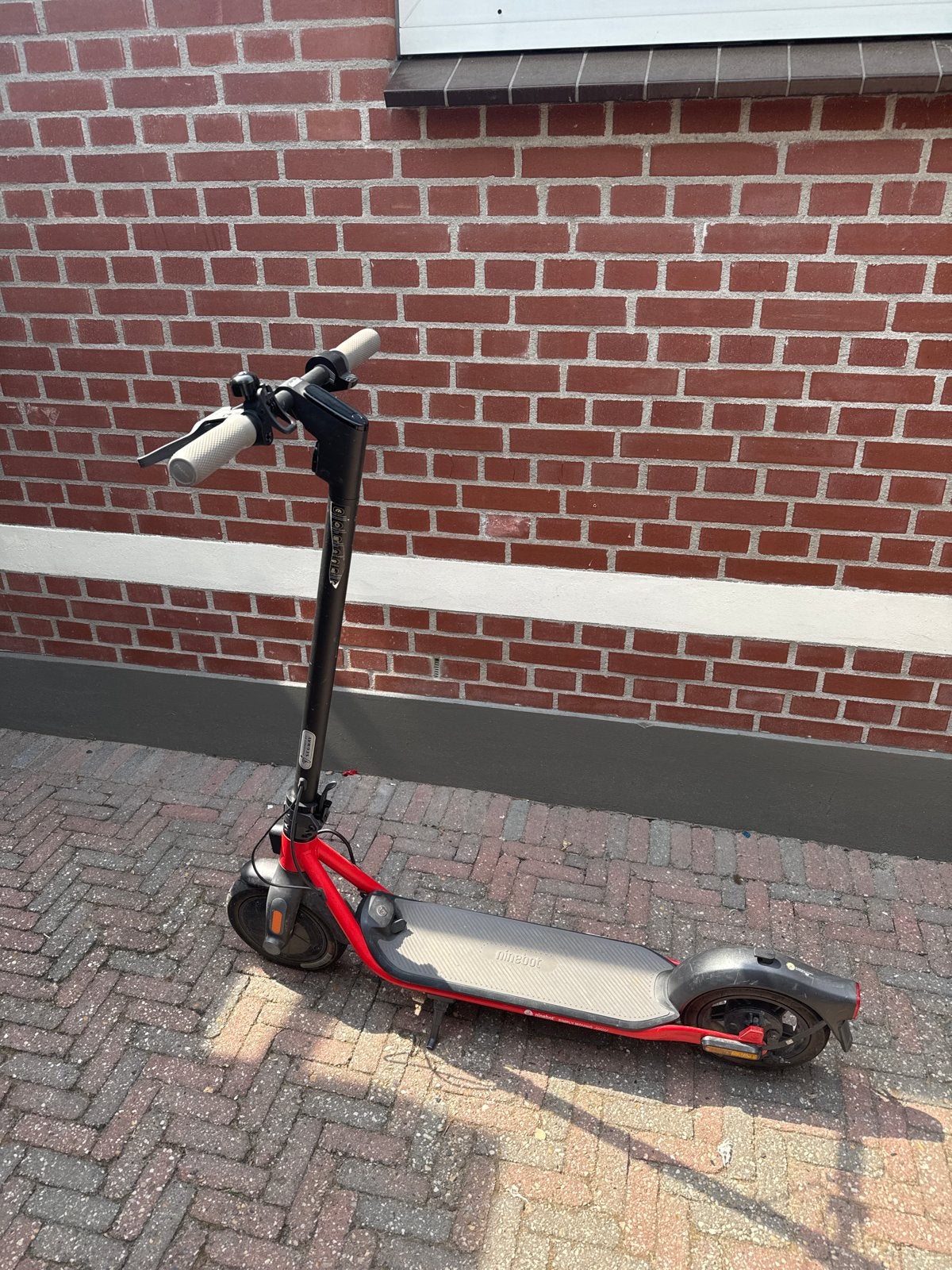 Ninebot Inklapbare elektrische step D18E met nieuwe oplader, Fietsen en Brommers, Steps, Ophalen of Verzenden, Elektrische step (E-scooter)