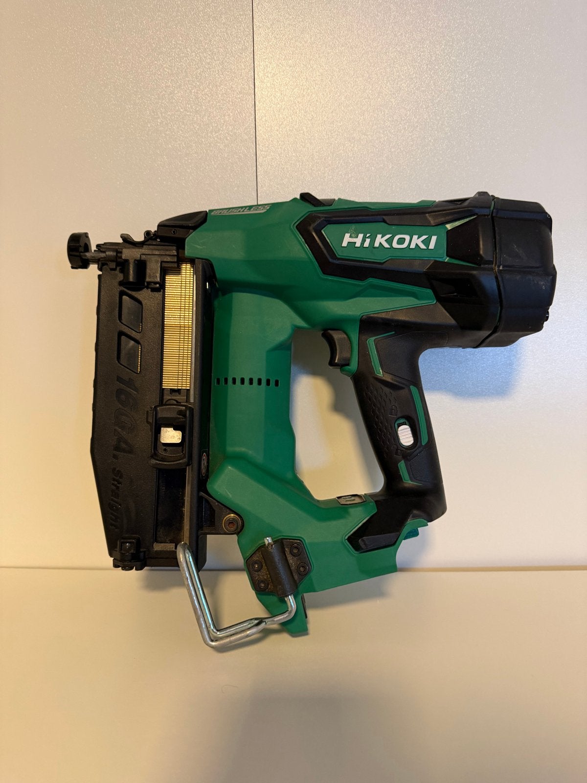 Hikoki 16 ga tacker - Accu afwerktacker, Ophalen of Verzenden, Zo goed als nieuw