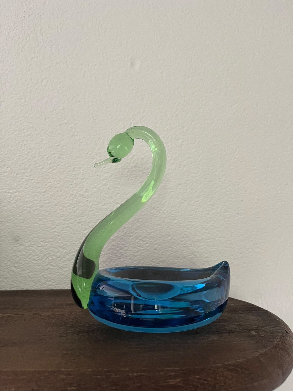 Prachtige vintage zwaan van handgeblazen glas, Antiek en Kunst, Glas, Meerkleurig, Verzenden, Beeld