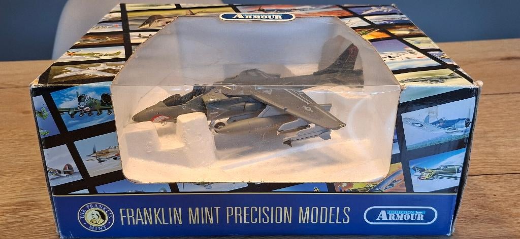 Franklin Mint Armour 1/48 AV-8 HARRIER ref B11B550, Verzamelen, Luchtvaart en Vliegtuigspotten, Ophalen of Verzenden, Gebruikt