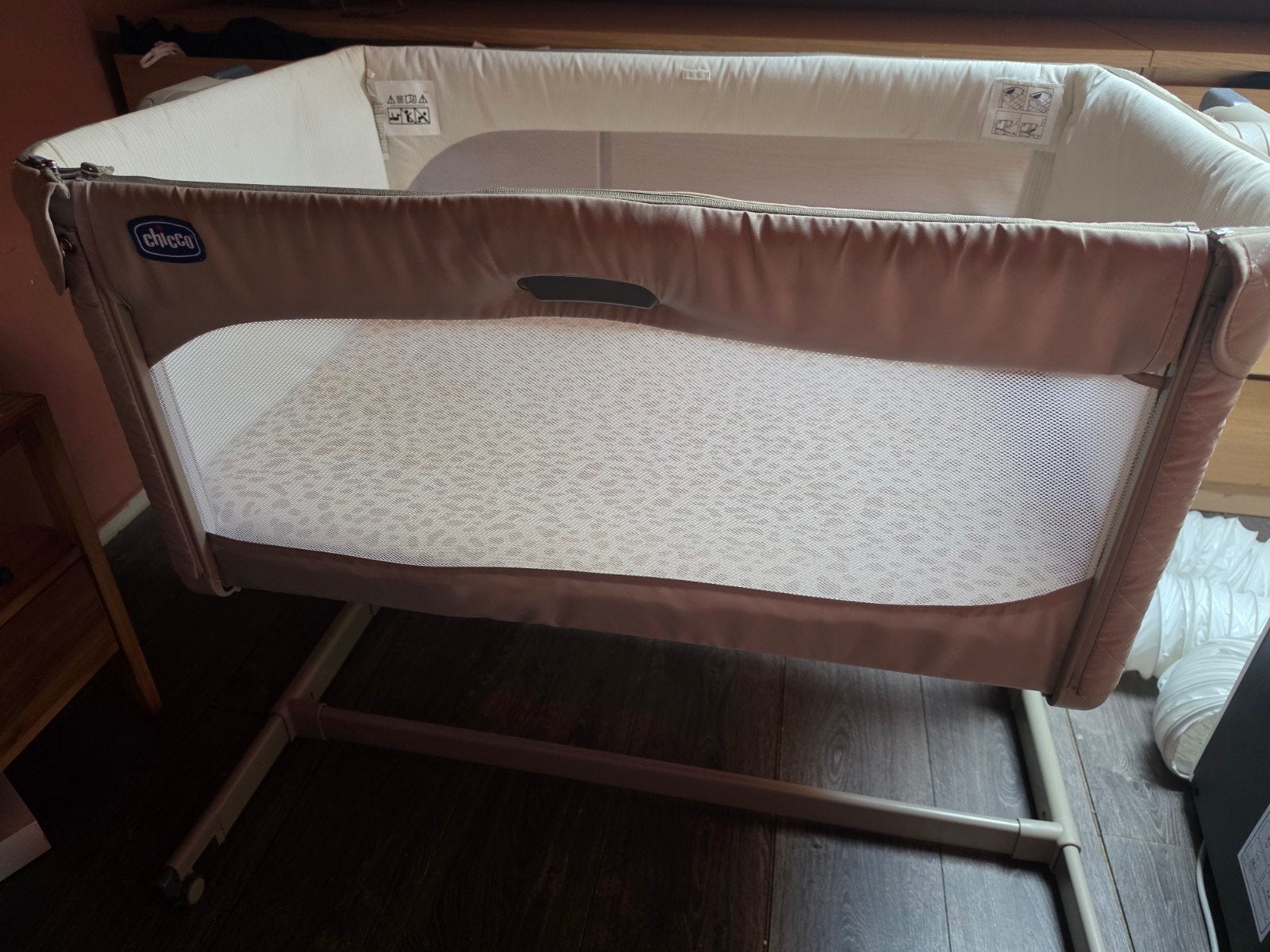 Chicco Next2Me Magic Evo Co-sleeper met refluxstand, Kinderen en Baby's, Ophalen, Zo goed als nieuw, Wieg