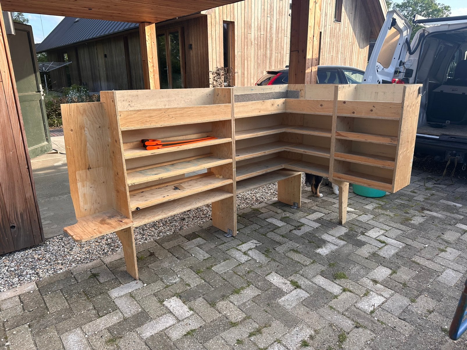 Bedrijfsinrichting van hout voor o.a. Citroen Jumpy, Ophalen